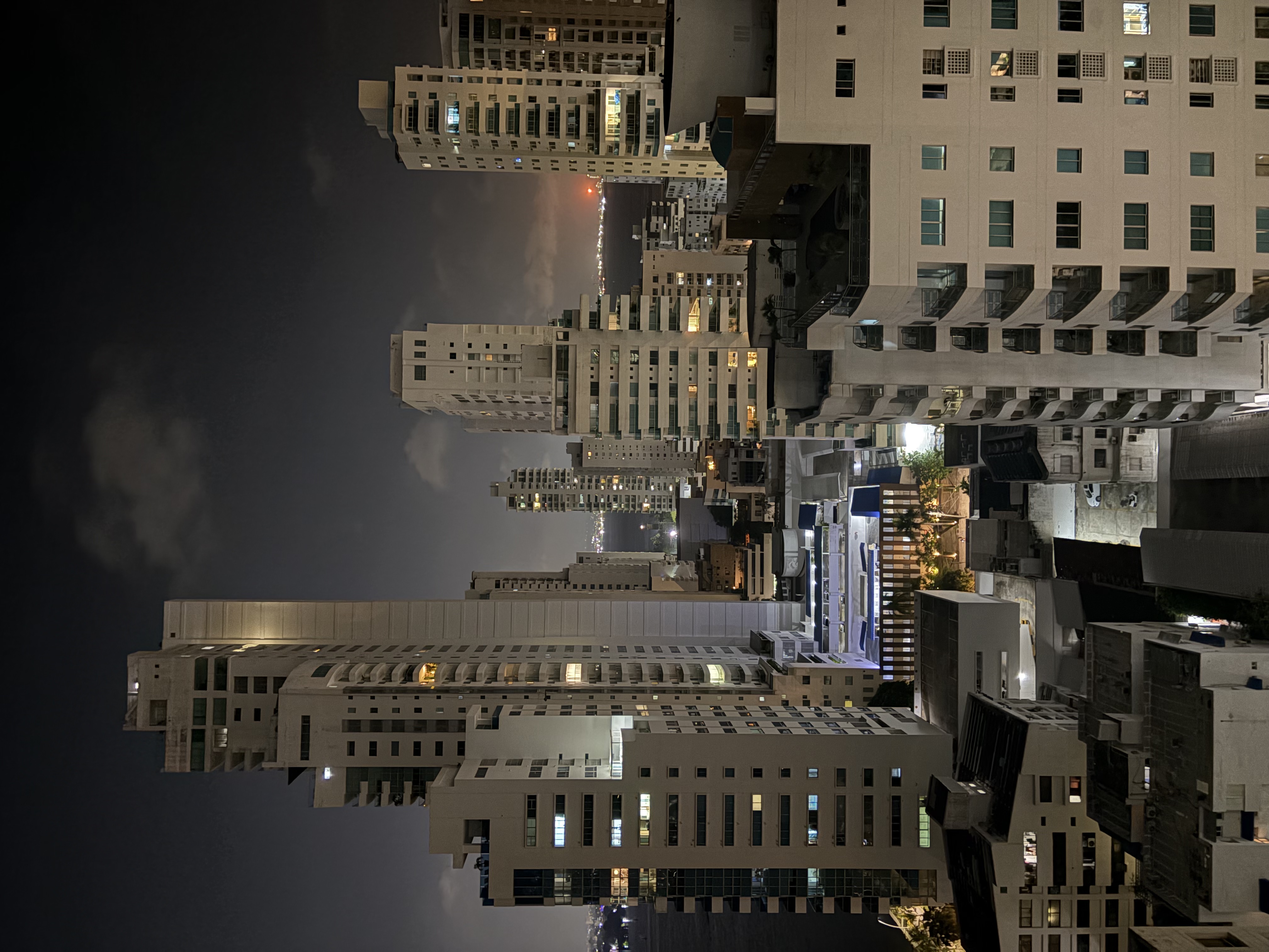 castillo-grande-nocturne.webp