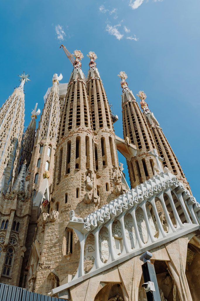 vue de la Sagrada Familia à Barcelone, en Espagne